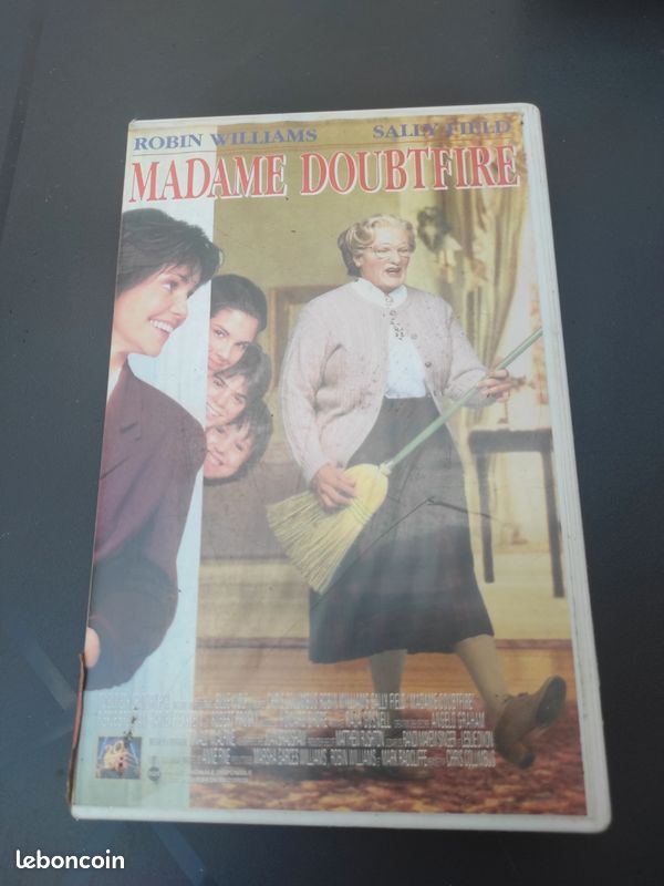 K7 Mme Doubtfire (image 1)
