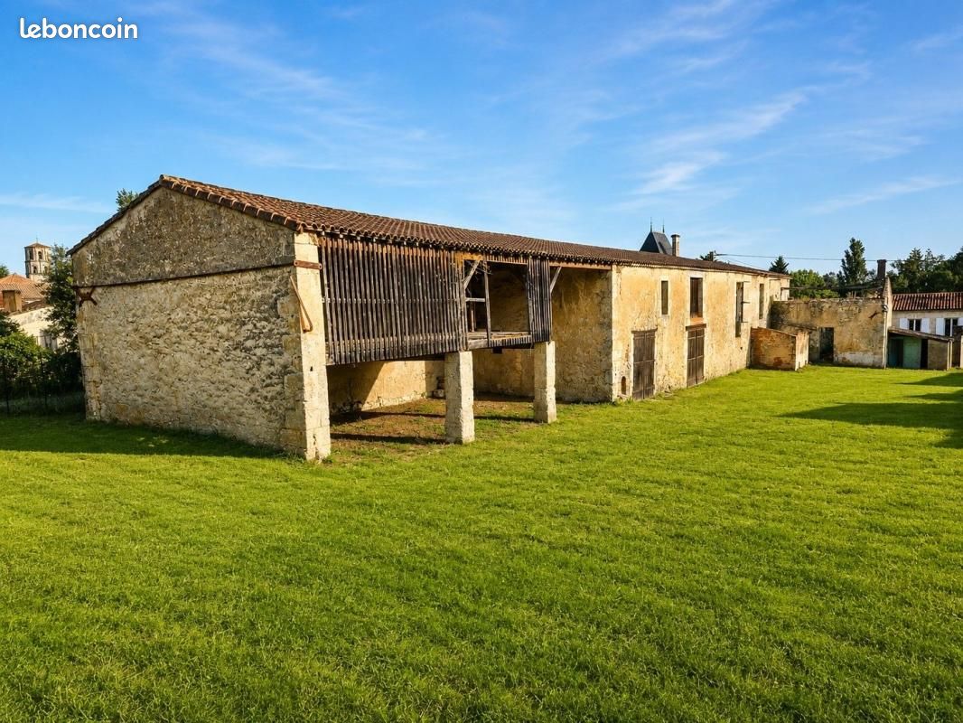 Maison 2 pièces 383 m² · à Vertheuil · 383 m² · 296 200 €