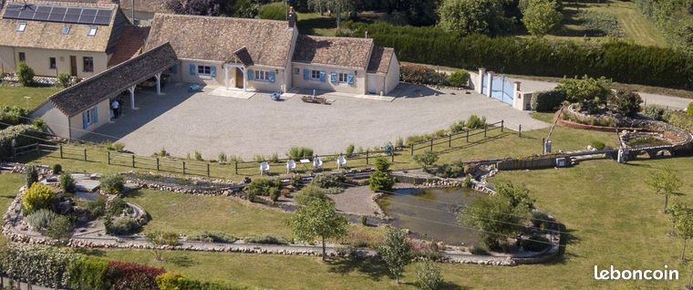 A vendre ancienne fermette dans parc paysager