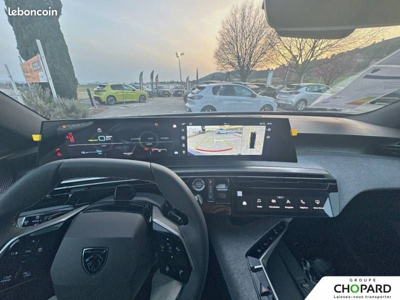 Peugeot 5008 Plug-in Hybrid 225 ch e-DCS7 GT (image 12)