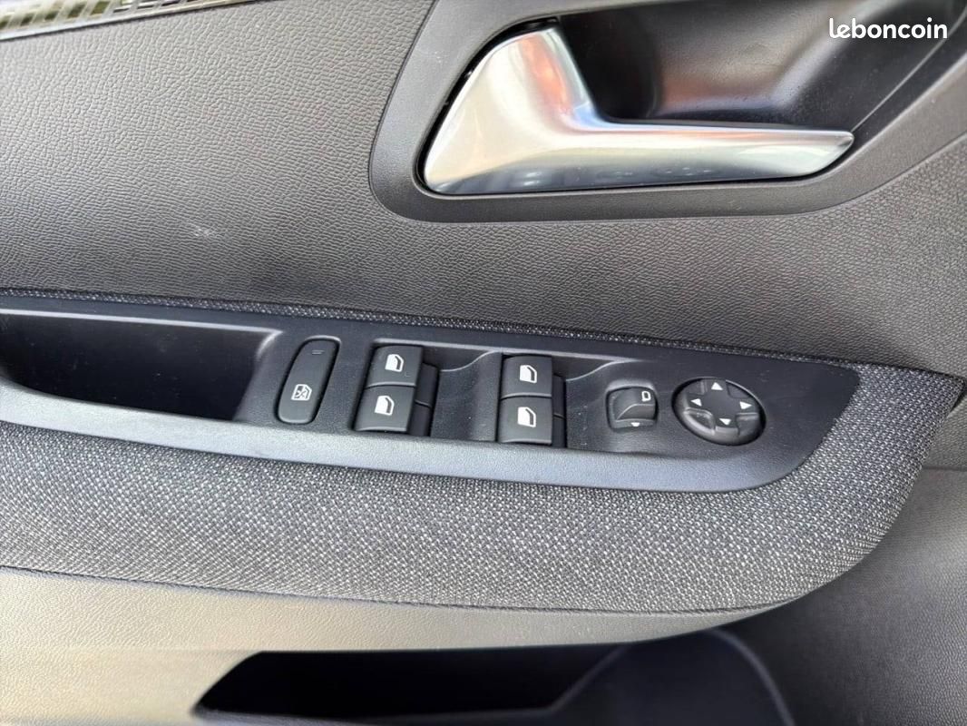 Peugeot 208 Hybrid 110 e-DCS6 - Style (image 20)