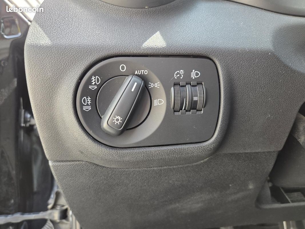 AUDI A1 Sportback 1.6 TDi DPF - 90 - Start/Stop SPORTBACK Ambiente PHASE 1 (image 19)