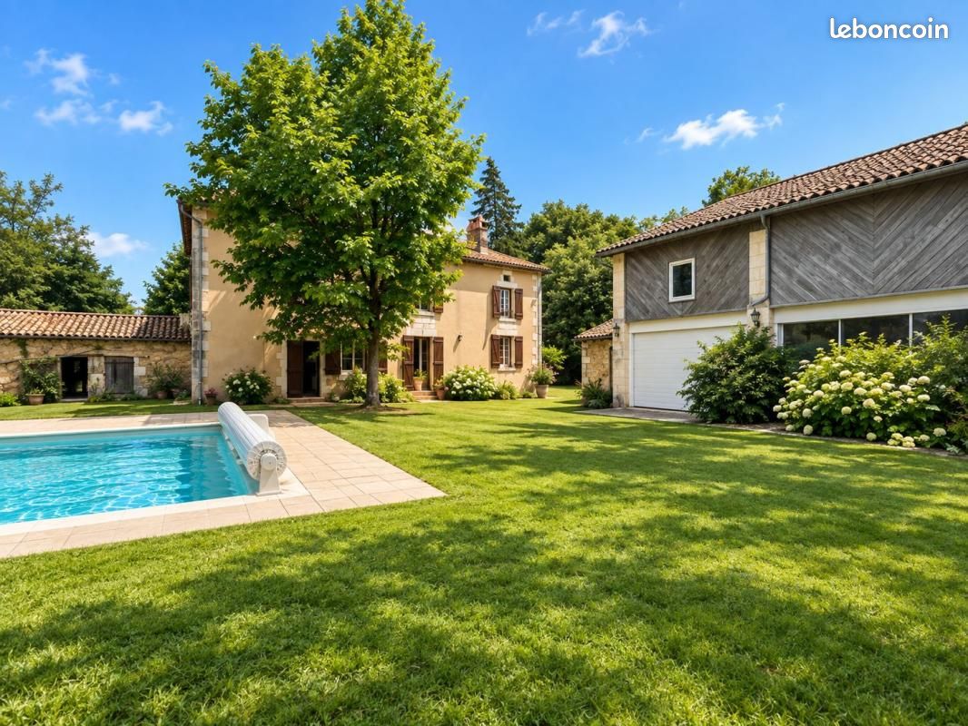 Maison 7 pièces 300 m² · à Saint-Astier · 300 m² · 399 000 €