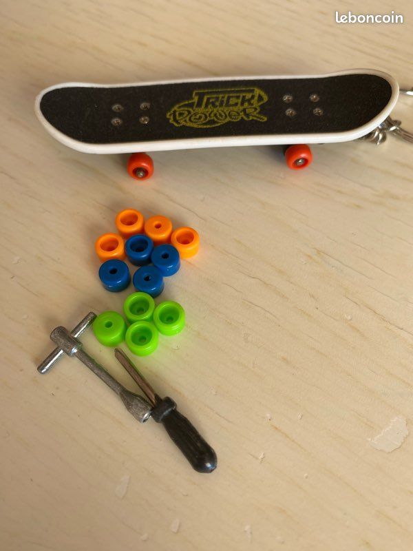 Mini skate porte clé (image 4)