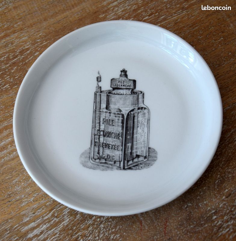 Petite assiette en porcelaine noire et blanche signée L Leger ❤️ FD CHAUVIGNY France (image 1)