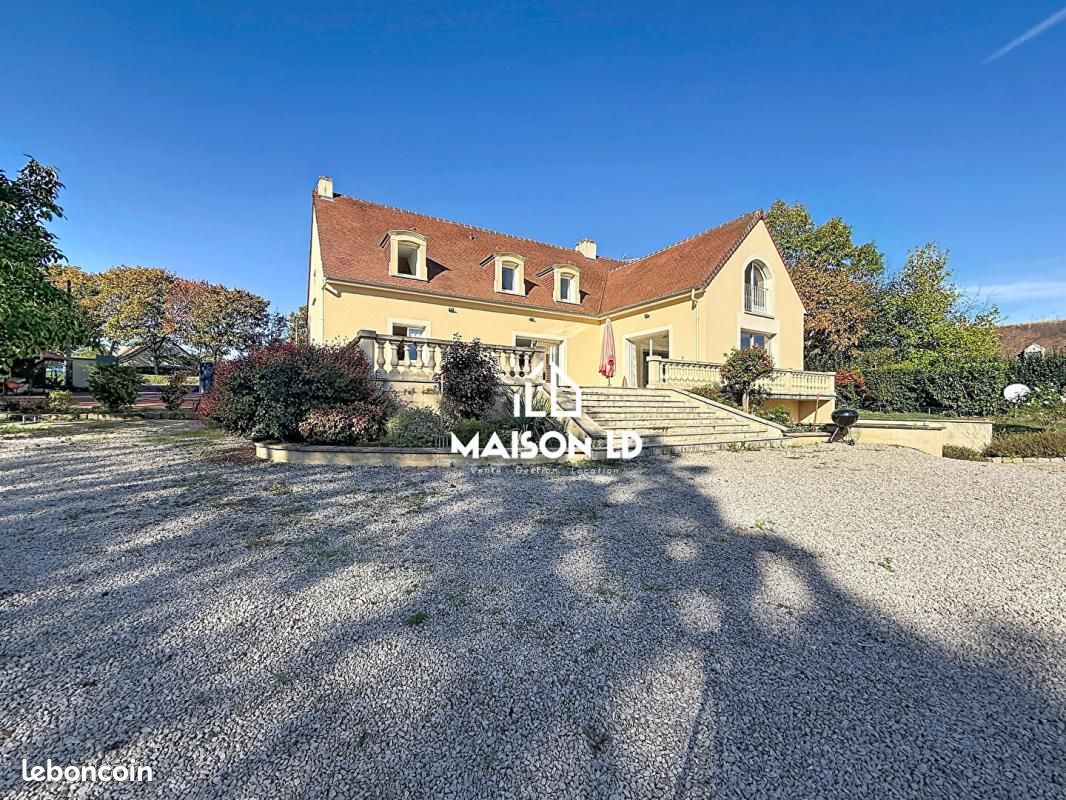 Maison 14 pièces 300 m² · à Falaise · 300 m² · 735 000 €