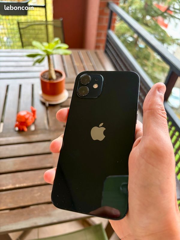IPhone 12 64Go Bleu en Très Bon Etat + 1 coque, chargeur et verre trempé (image 2)