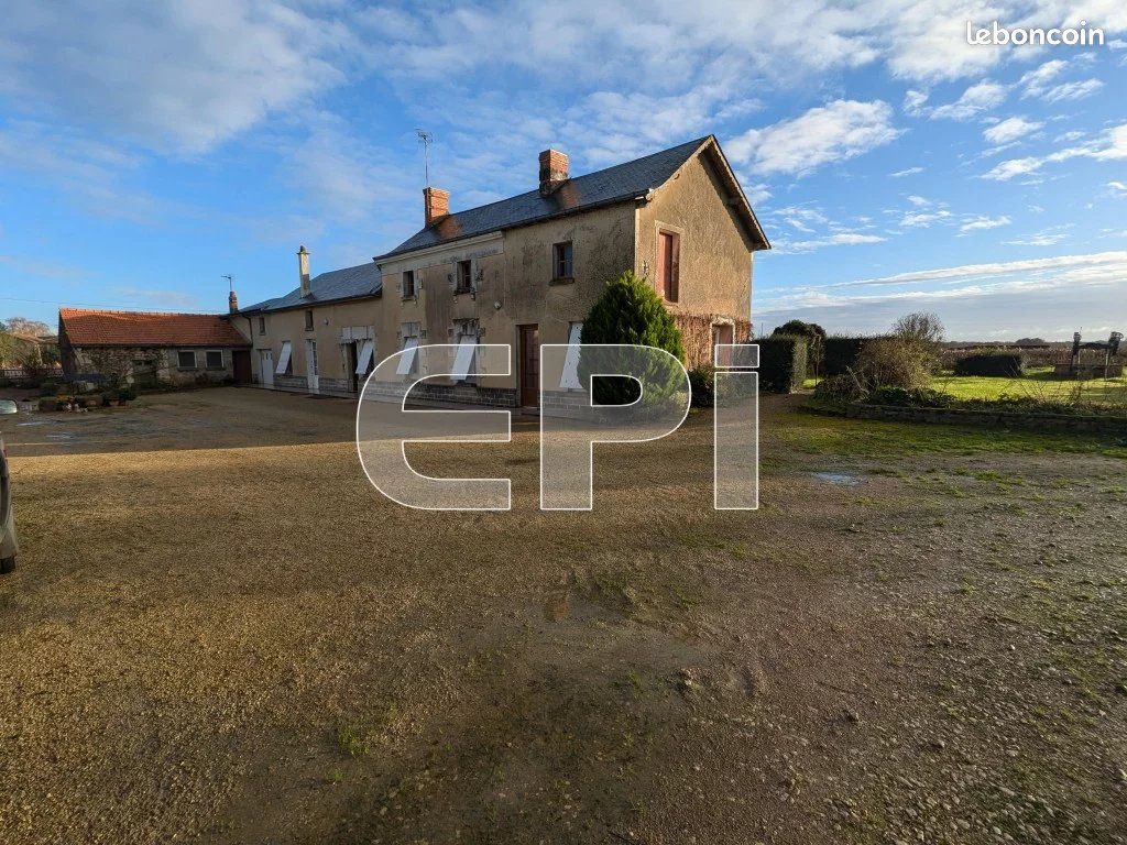 Maison 9 pièces 150 m² · à Angliers · 150 m² · 152 000 €
