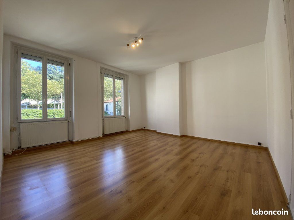 Appartement 3 pièces 54 m² · à Saint-Étienne · 54 m² · 490 €