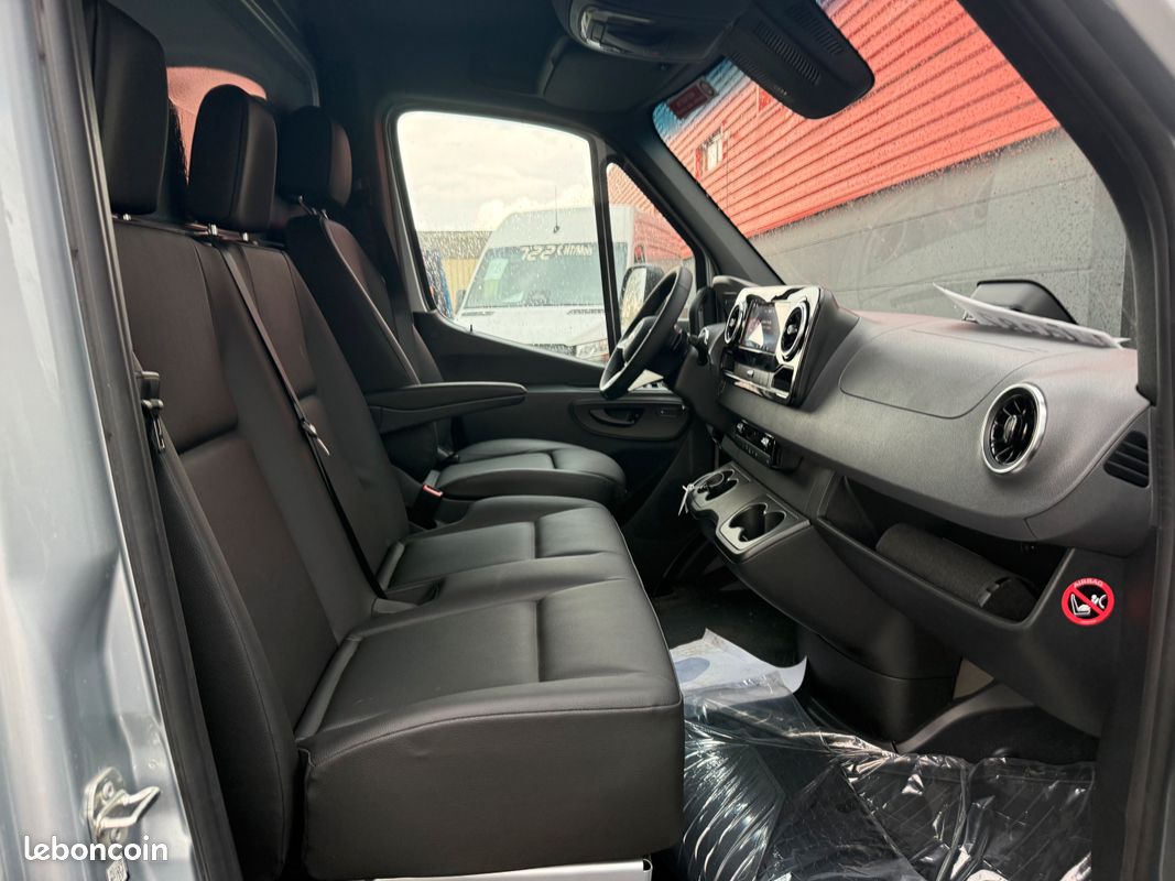 66 650 HT Mercedes Sprinter 517 CDI 170 CH BVA BACHE HAYON 1312 Euros HT/mois (image 4)