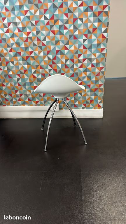 Tabouret blanc design confort et tournant (image 1)