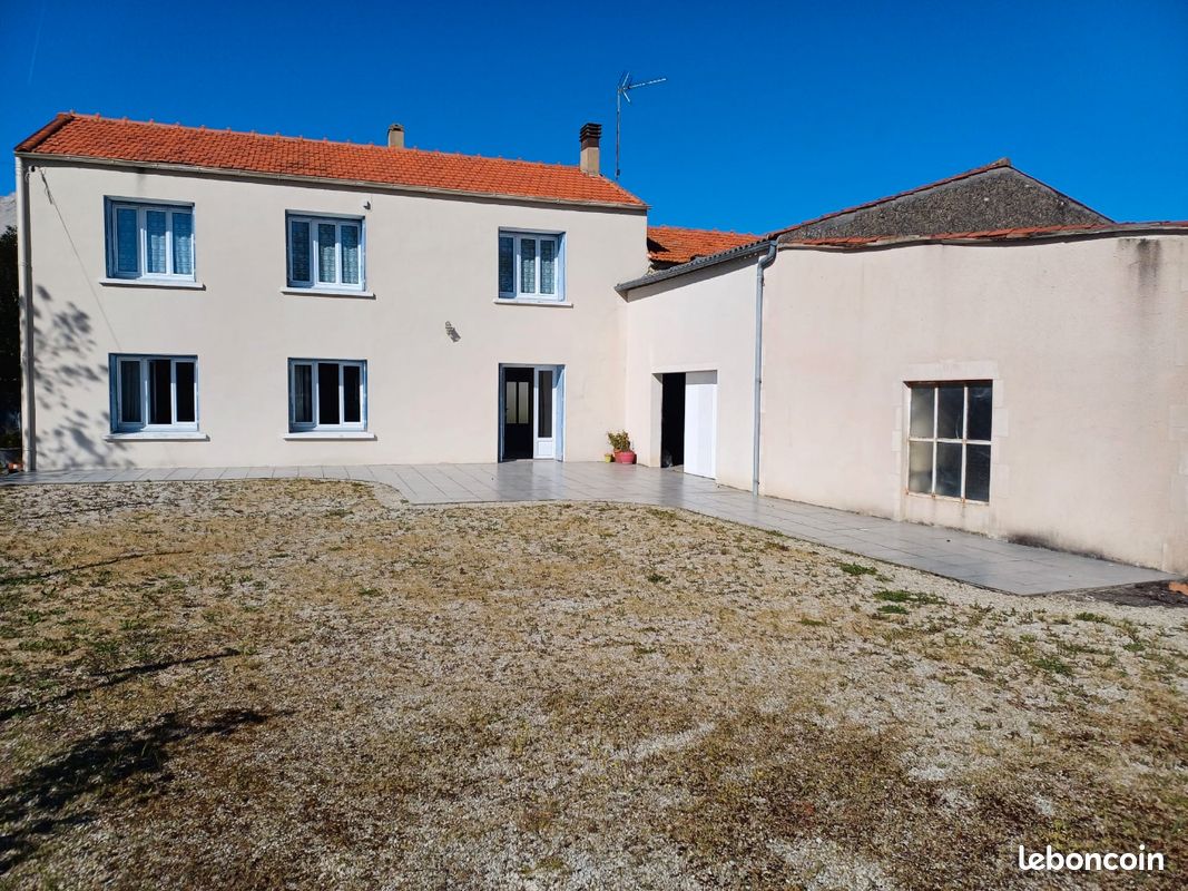 Maison 6 pièces 100 m² · à Bouhet · 100 m² · 205 000 €