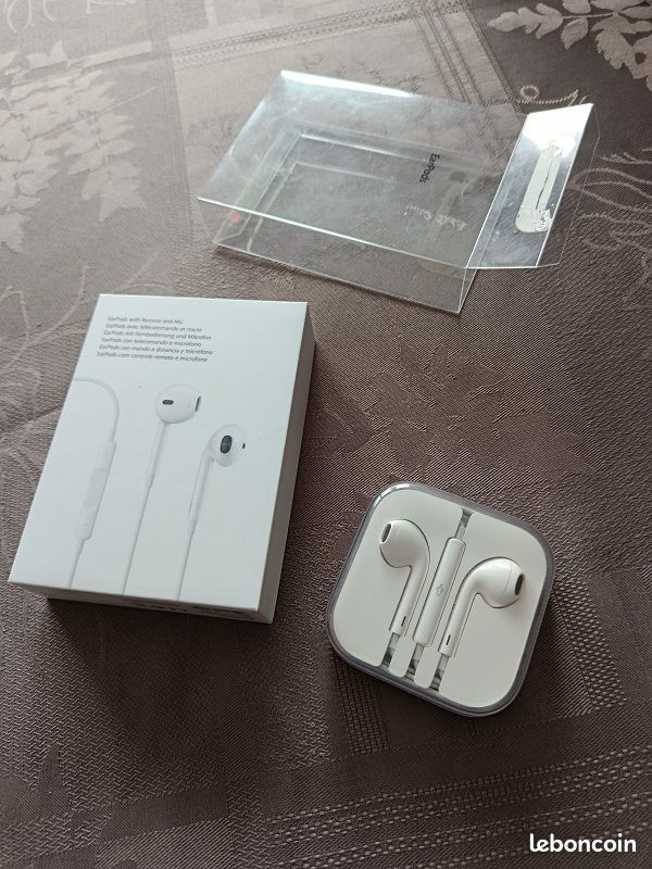 EarPods (image 4)