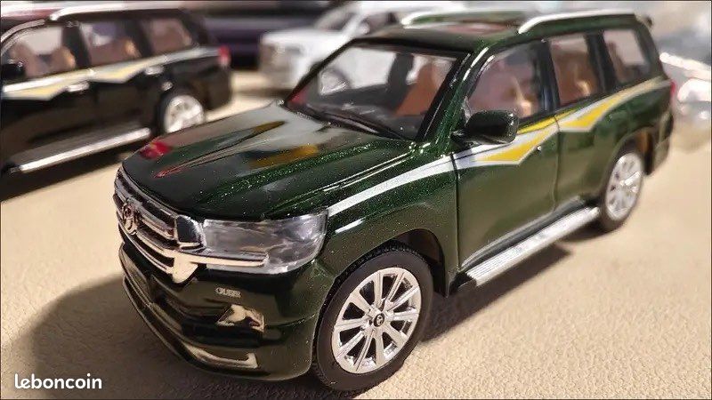 Voiture Miniature 1:64 W201 190E Diecast Car Model Modèle Réduit