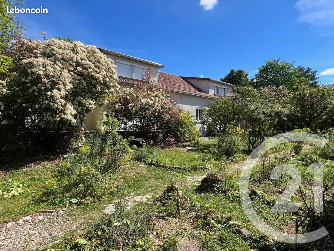 Maison 6 pièces 257 m² · à Châtellerault · 257 m² · 171 640 €