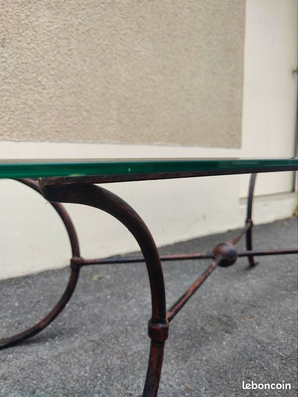Table basse en verre et pieds en fer forgé (image 4)