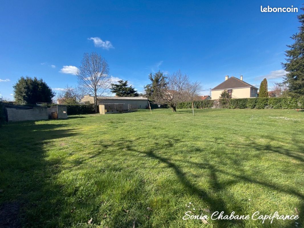 Terrain 1004 m² · à Saint-Priest · 362 000 €