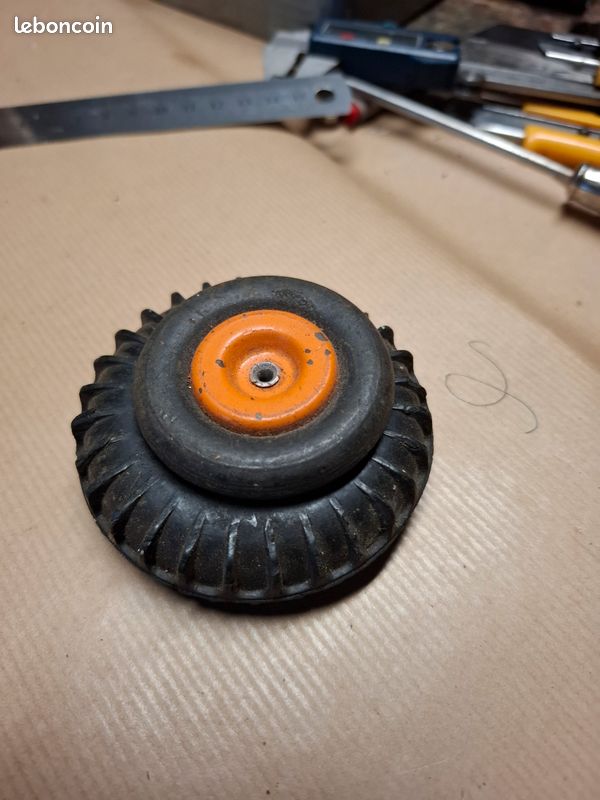 4 Pneus De Tracteur CIJ – Jouet – Diamètre 8 Cm – Occasion Parfait État