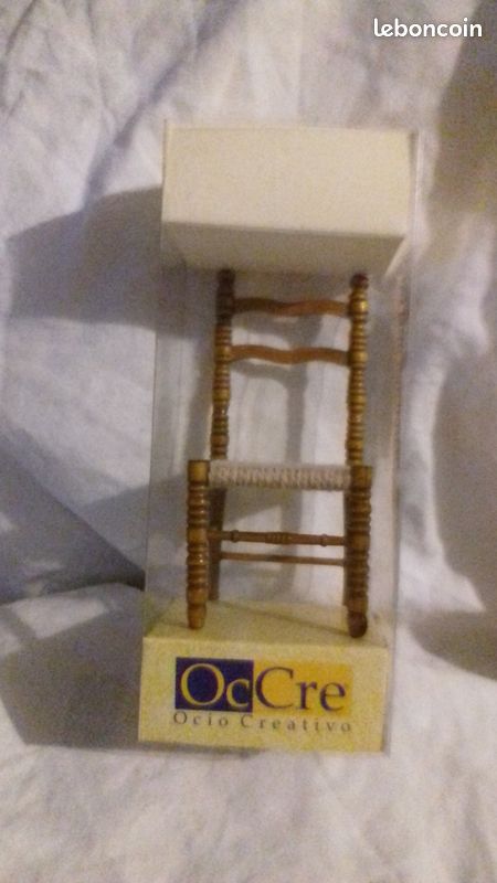 Escalier en Y de qualité à l'échelle 1:12 Escalier miniature en bois pour maison de poupée en noyer avec rampes pour plafond de 9 à 10 pouces - France