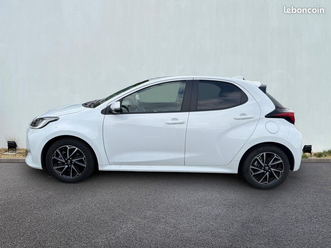 Toyota Yaris 116h Design 5p MY22 (image 2)