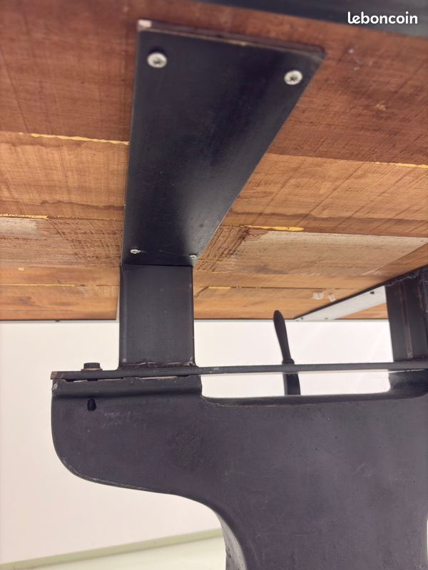 Table industrielle avec piétement en fonte (image 13)