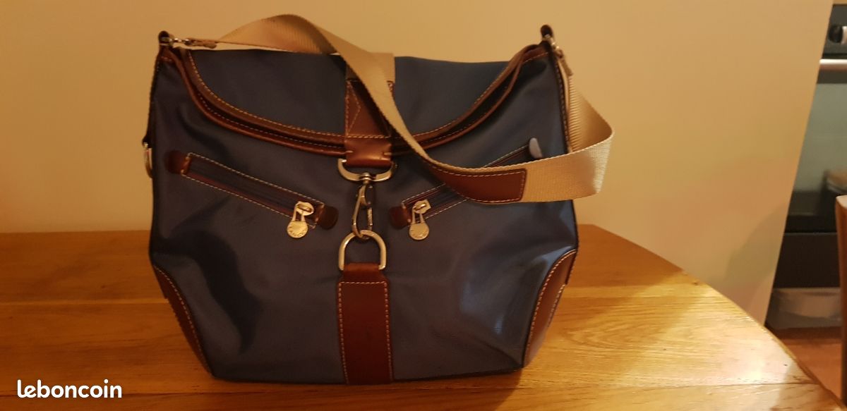 Leather Sac Lancel Toile Nylon Lancel Handbag: Refined Style