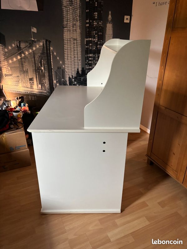 Bureau (image 2)