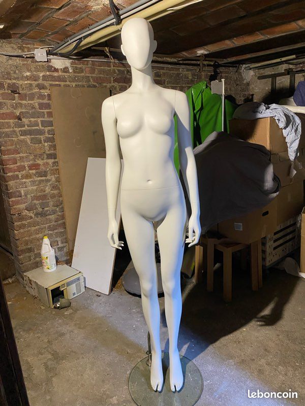 Mannequin femme (image 1)