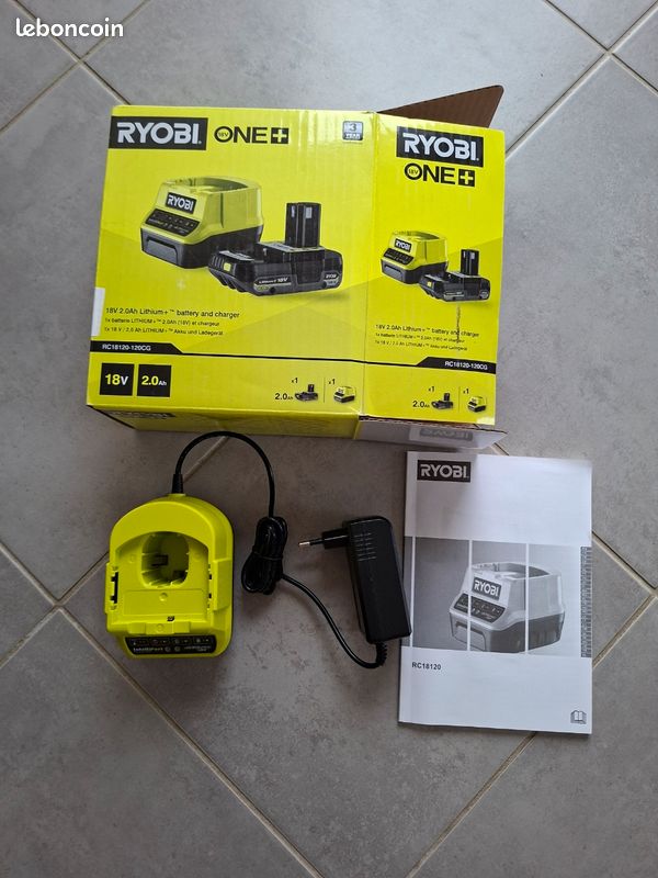 Lot De 2 Batteries Ryobi One+ 18V + Chargeur P117 – Neuf Sous Emballage