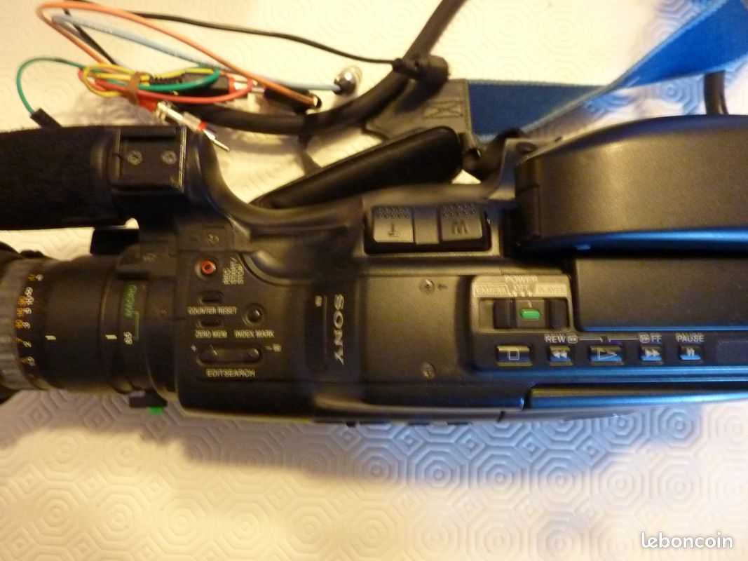 Camescope sony hi. 8 . Ccd v 700e (image 2)