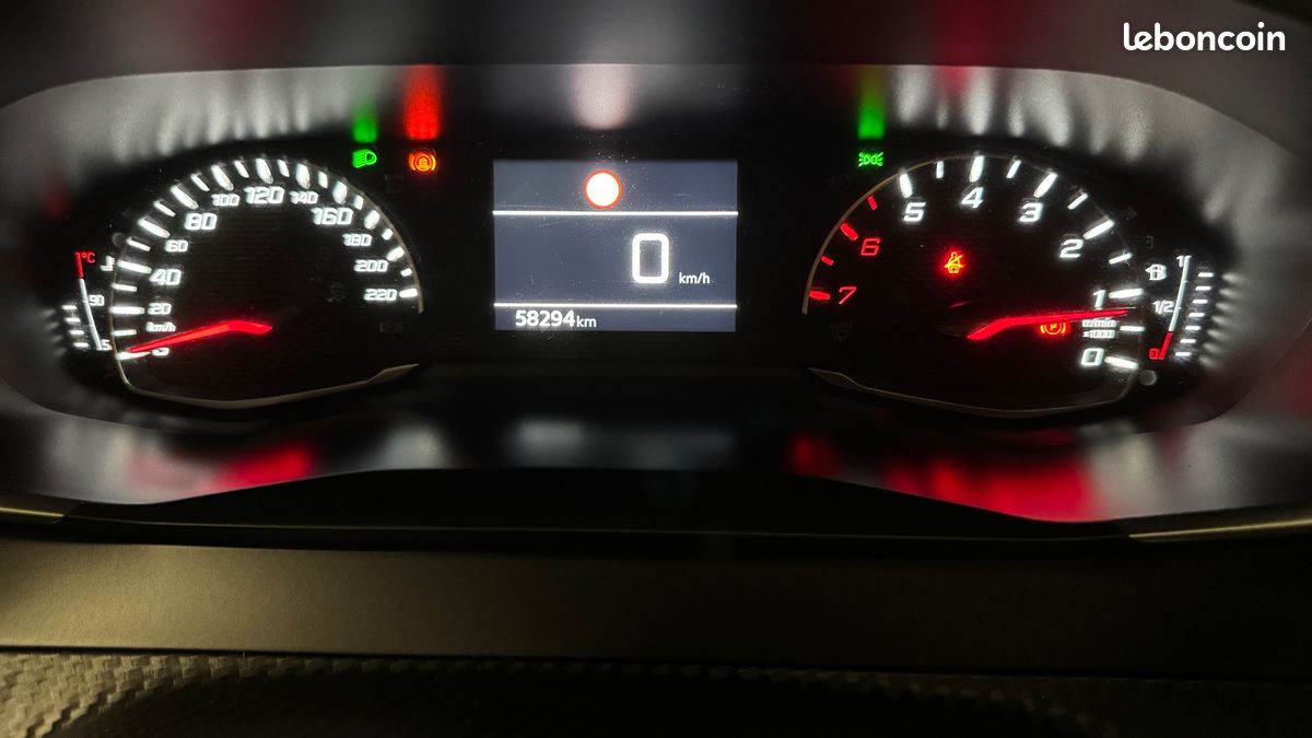 PEUGEOT 2008 GENERATION-I 1.2 PURETECH 130ch ALLURE START-STOP - ATTELAGE - CARPLAY (image 13)