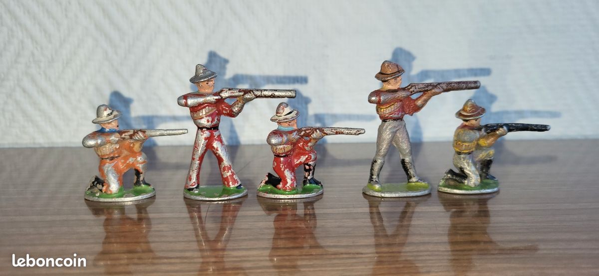 Figurine Quiralu Western Indien Assis Au Fusil - Échelle 1:32, Aluminium, Occasion Bel état