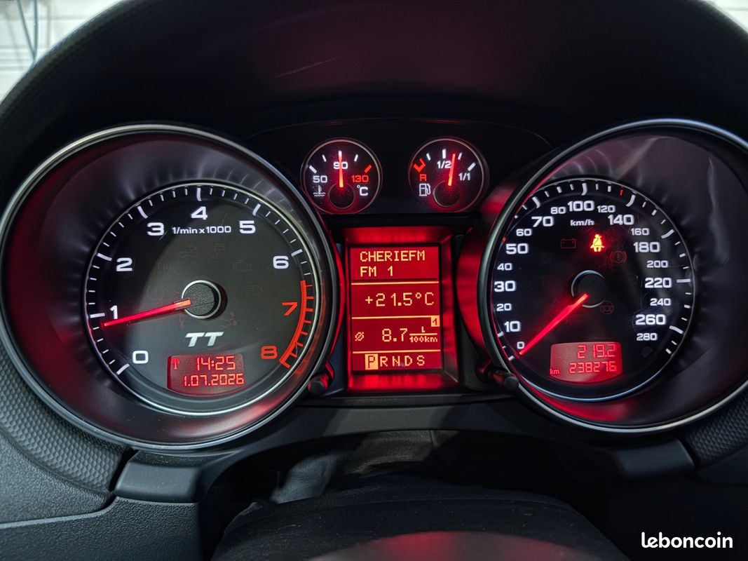 AUDI TT 2.0 TFSI 200ch S-Tronic A / RÉVISION MAI 2026 / DISTRIB AVRIL 2025 / PNEUS AV NEUFS (image 17)