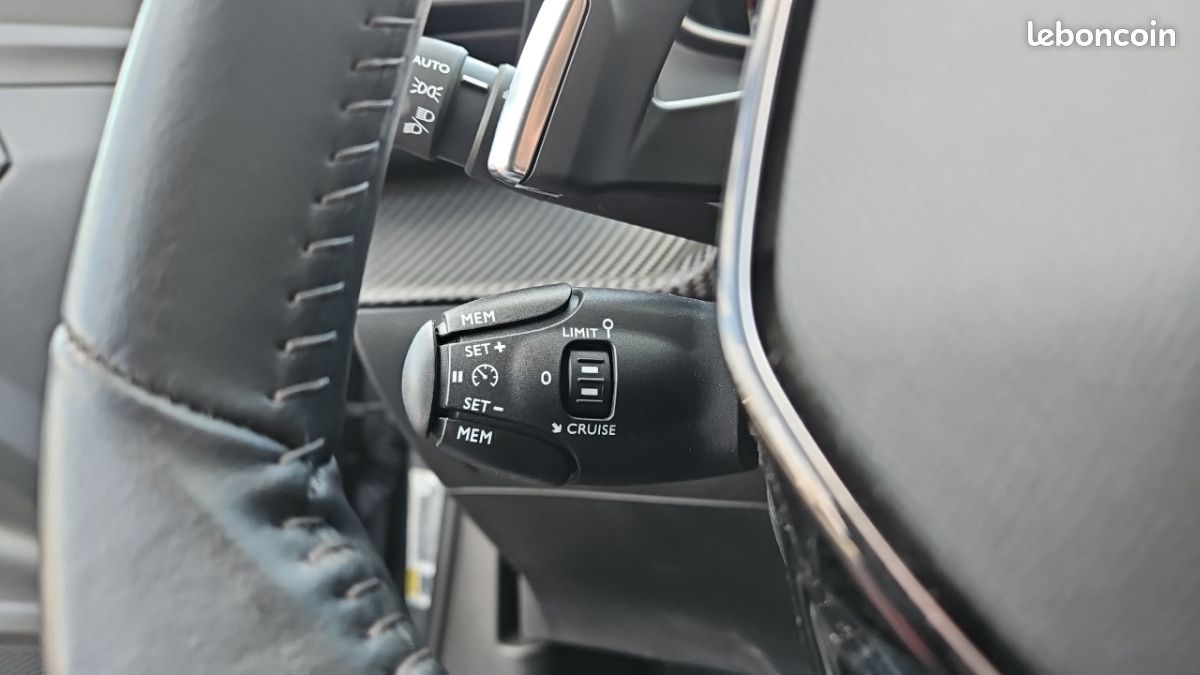 Peugeot 2008 PURETECH 130 SS EAT8 STYLE (image 21)