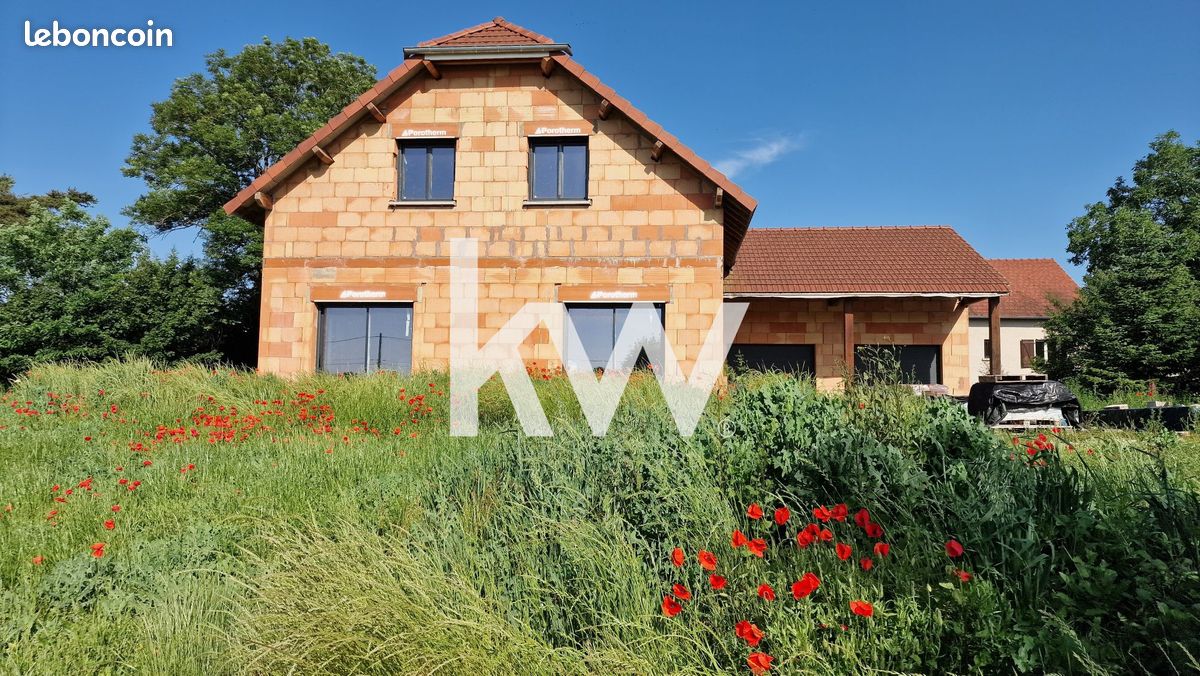 Maison 6 pièces 134 m² · à Malans · 134 m² · 160 000 €