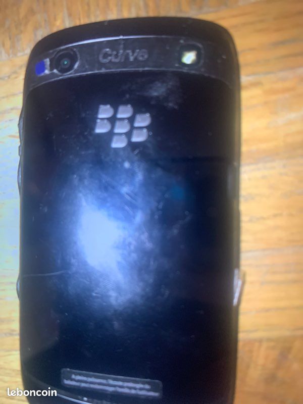 BlackBerry 9360 (image 2)