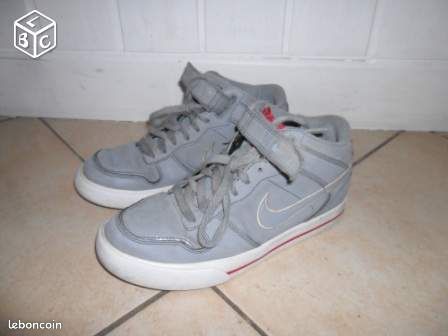 Baskets Nike grises pointure 37 (image 2)