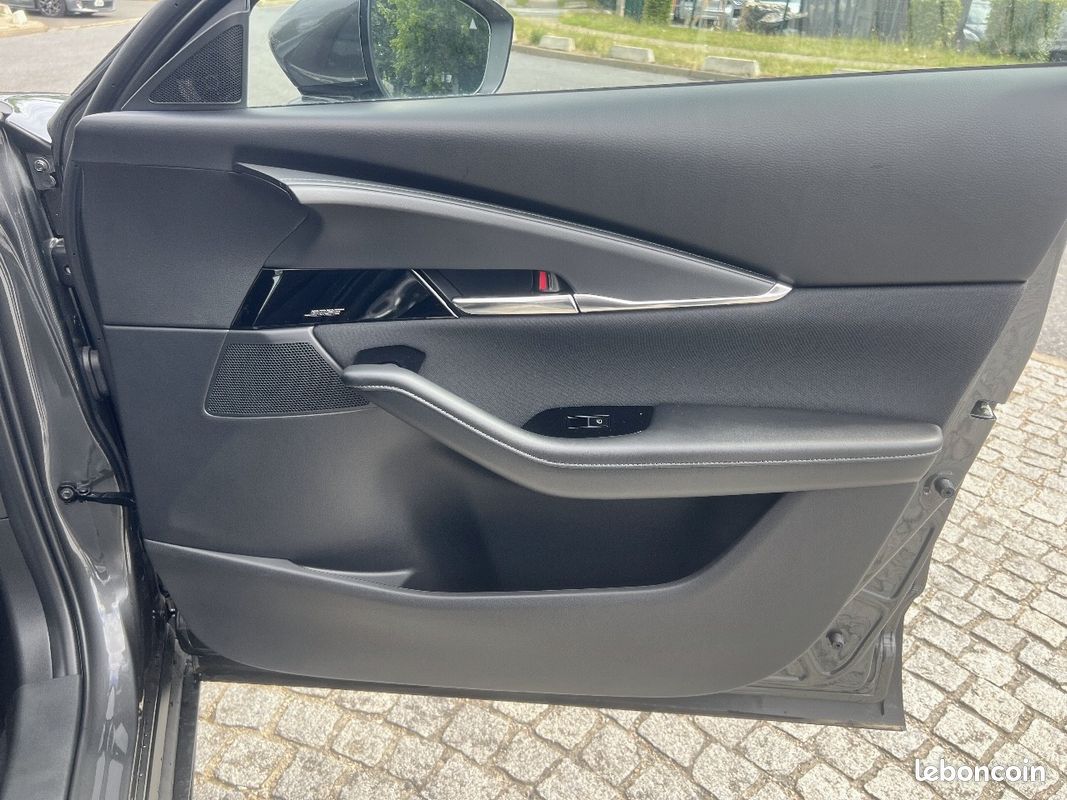 MAZDA CX-30 2.0L e-SKYACTIV X M Hybrid 186 ch 4x2 BVA6 Centre-Line (image 28)