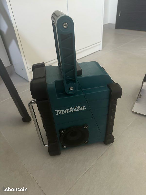 «Radio de chantier Makita DMR107, état neuf, compatible batteries 18V, 14.4V, IP64 (image 3)
