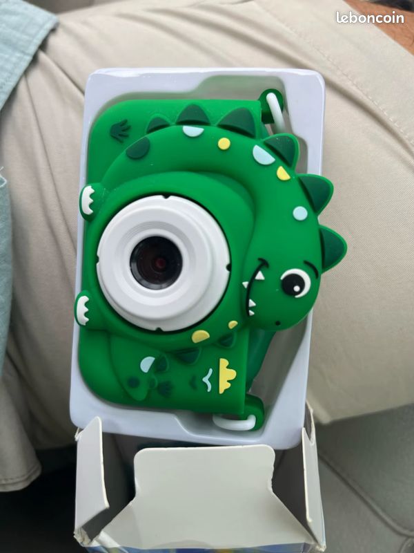 Appareil Photo Numérique Enfant 2.4 Pouces – 1080p, 40MP, Objectif Rotatif 180°, Trépied, Carte 32Go Incluse, Rose écran IPS 2.4 Pouces Appareil Photo Numérique Enfant 2.4 Pouces – 1080p, 40MP, Objectif Rotatif 180°, Trépied, Carte 32Go Incluse, Rose écran IPS 2.4 Pouces