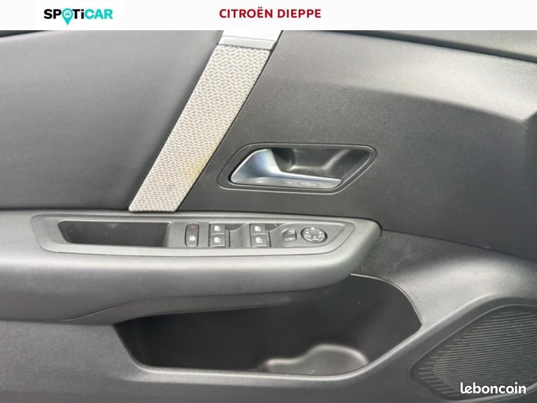 Citroën C4 PureTech 130 S&S EAT8 Shine (image 17)