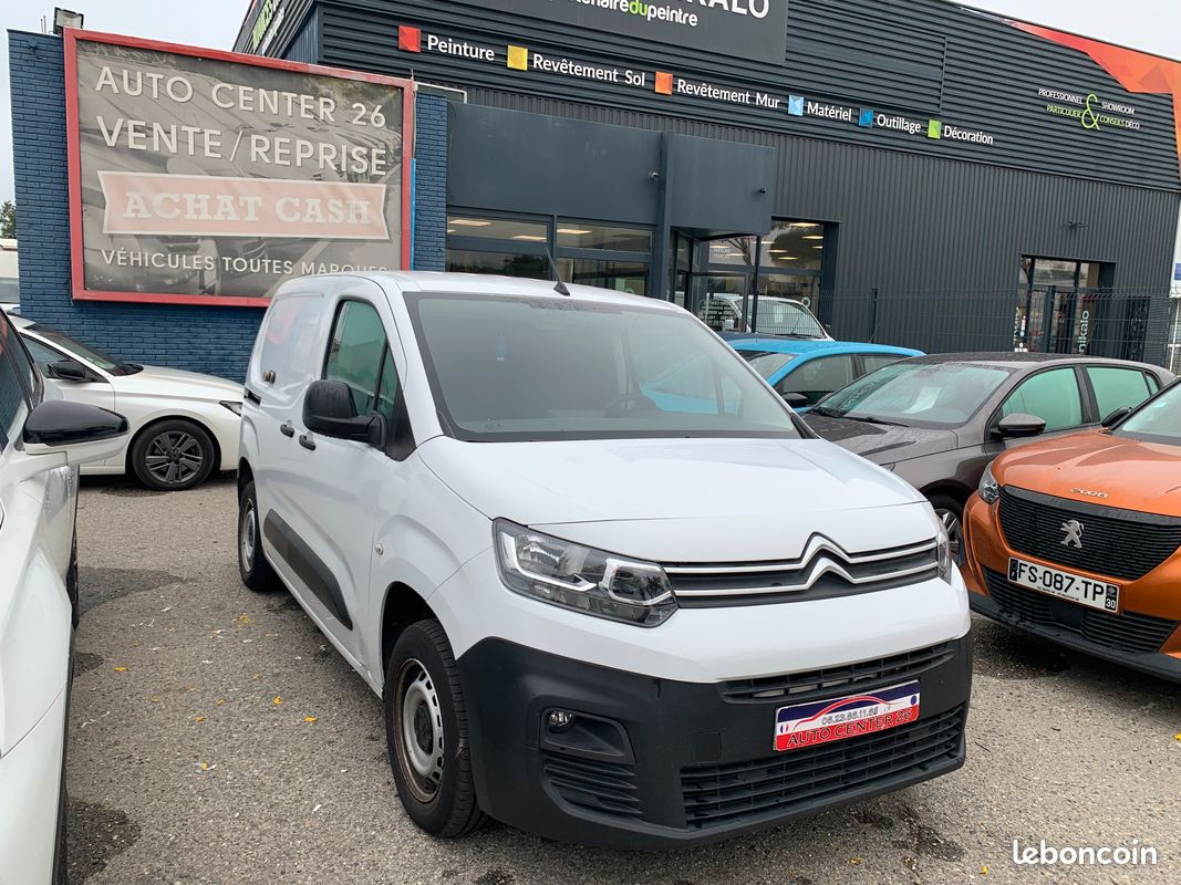 Citroën Berlingo Taille M 650kg BlueHDi 100 S&S BVM6 Club /an 2023/Clim/Radars/Prix TTC (image 2)