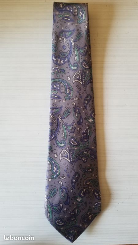 Cravate Ready Tie en fausse soie blanche, violette et lilas