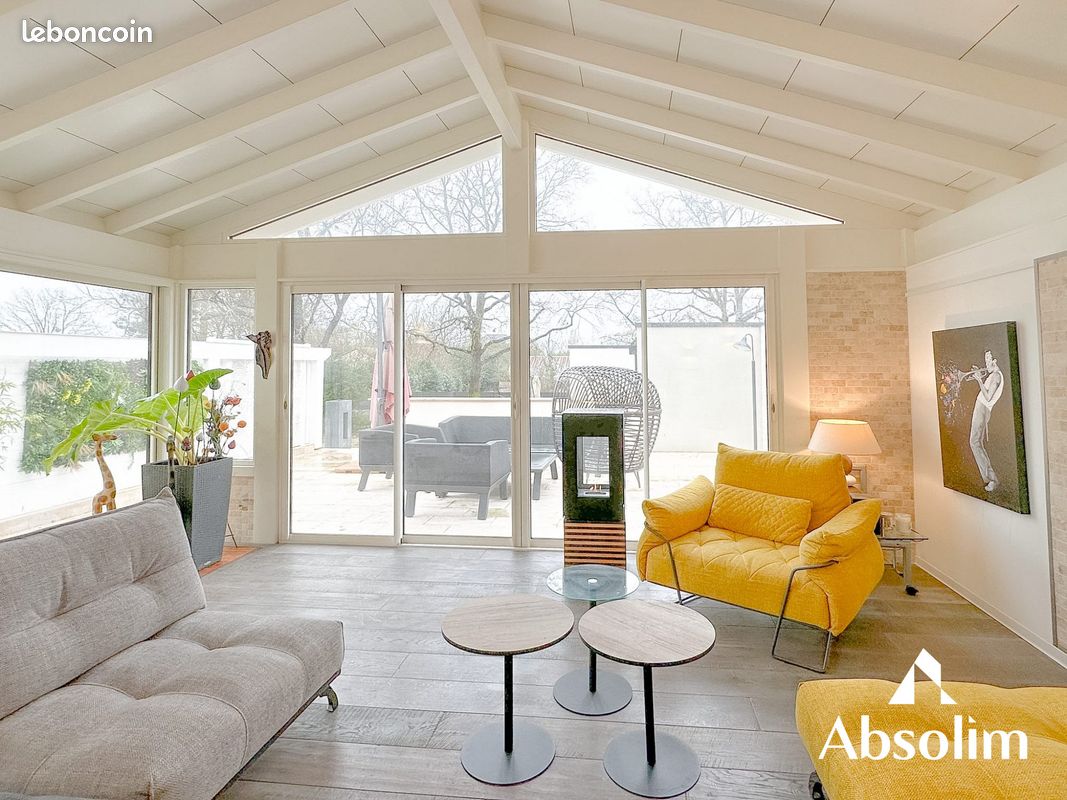 Maison 8 pièces 241 m² · à Briollay · 241 m² · 599 900 €