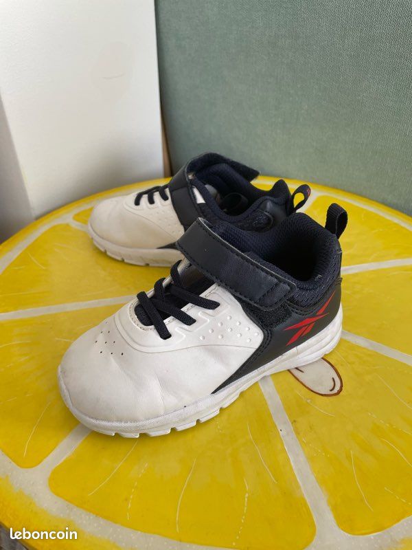 Baskets Pour Petit Garçon Taille 1 - Noir Et Rouge - Très Bon état D'occasion