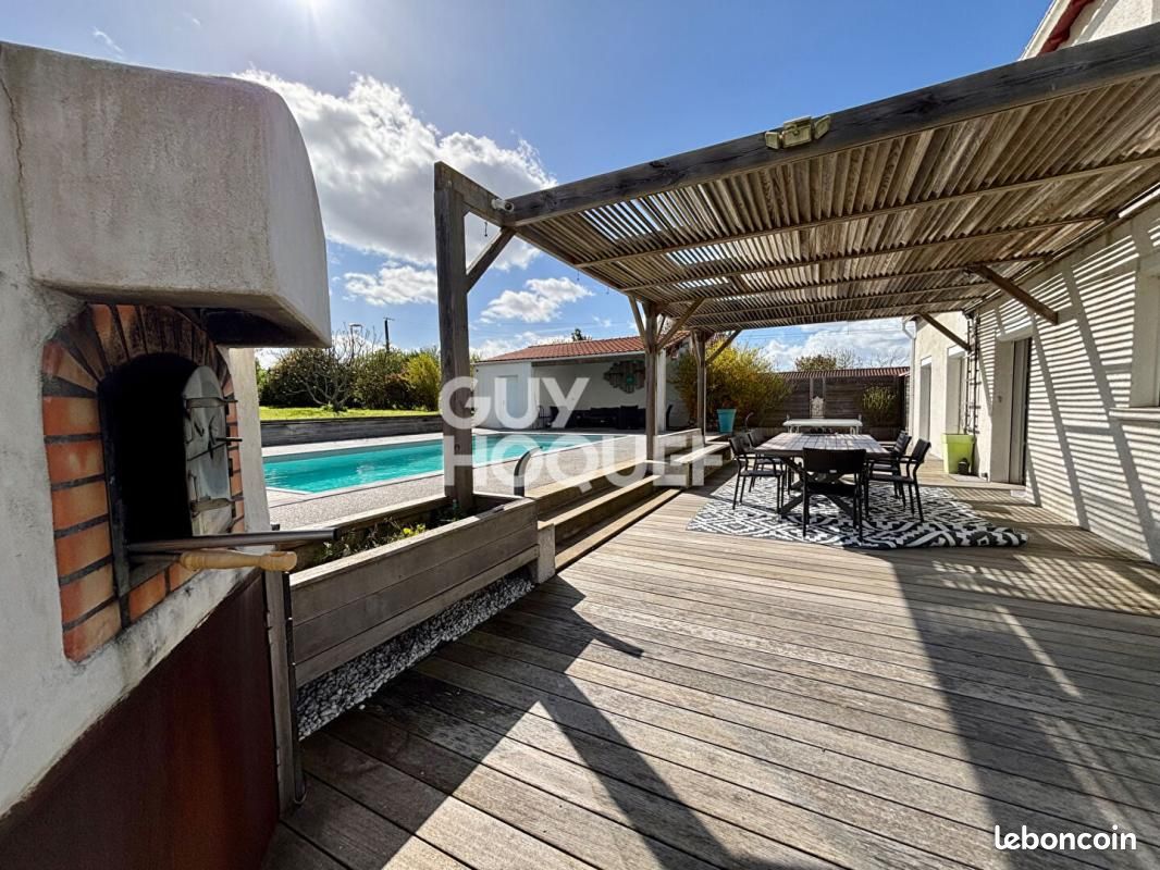 Maison 8 pièces 302 m² · à Andilly · 302 m² · 519 900 €
