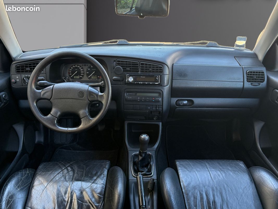 VOLKSWAGEN GOLF 3 VR6 - 174Ch intérieur cuir - Garantie 12 mois (image 2)