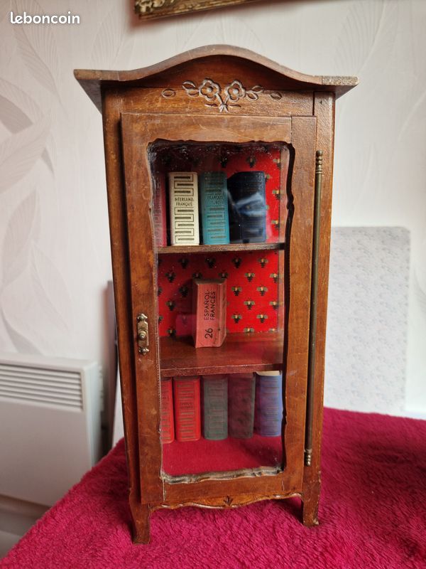 Armoire De Poupée En Bois Sculpté – Jouet Breton Années 50, 35 Cm