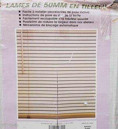 Stores à lames en tilleul (image 1)