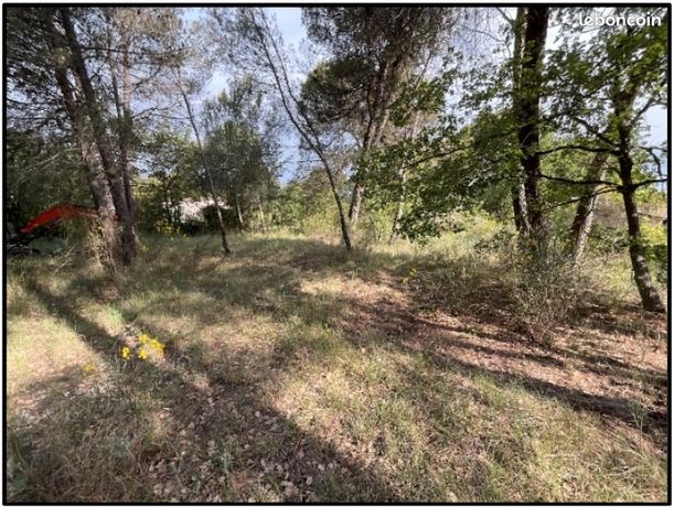 Terrain 586 m² La Roque D Antheron